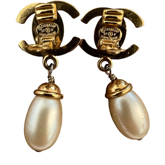 VINTAGE CHANEL 97P CC Crystal Turnlock with Pearl Dangling Earrings - Picture 3 of 7